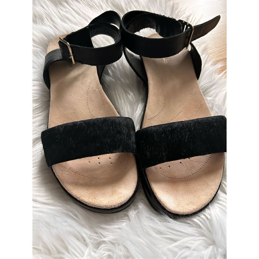 Clark’s leather black and tan sandals size 8 flats